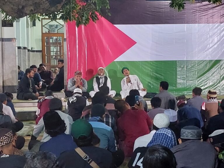 Doa, Dzikir dan Sholawat Menggema di Aksi Midnight For Palestine