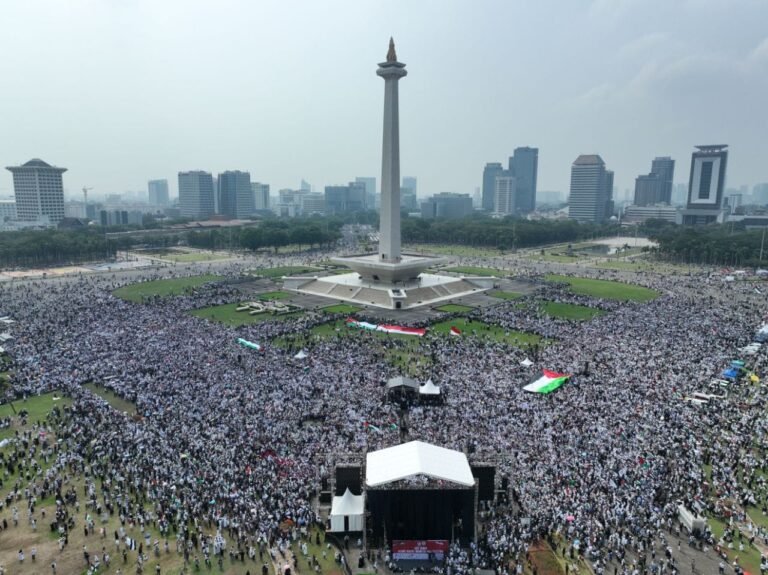 Dua Juta Massa Hadiri Aksi Bela Palestina di Monas