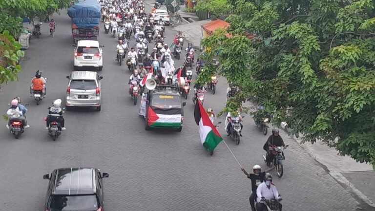 Ribuan Warga Semarang Gelar Konvoi Serukan Dukungan untuk Palestina