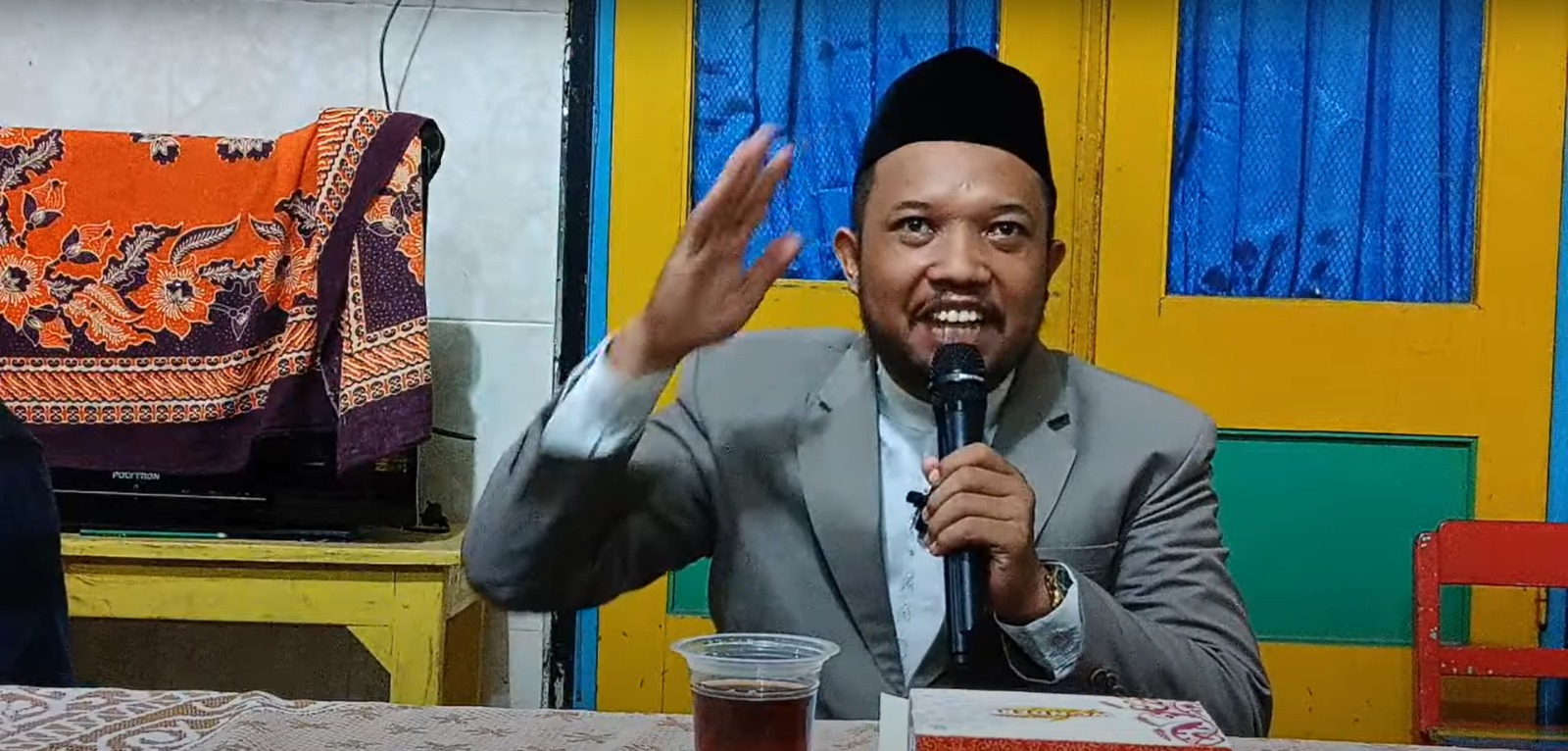 Halal bihalal Bahas Orang Tua yang Dimuliakan