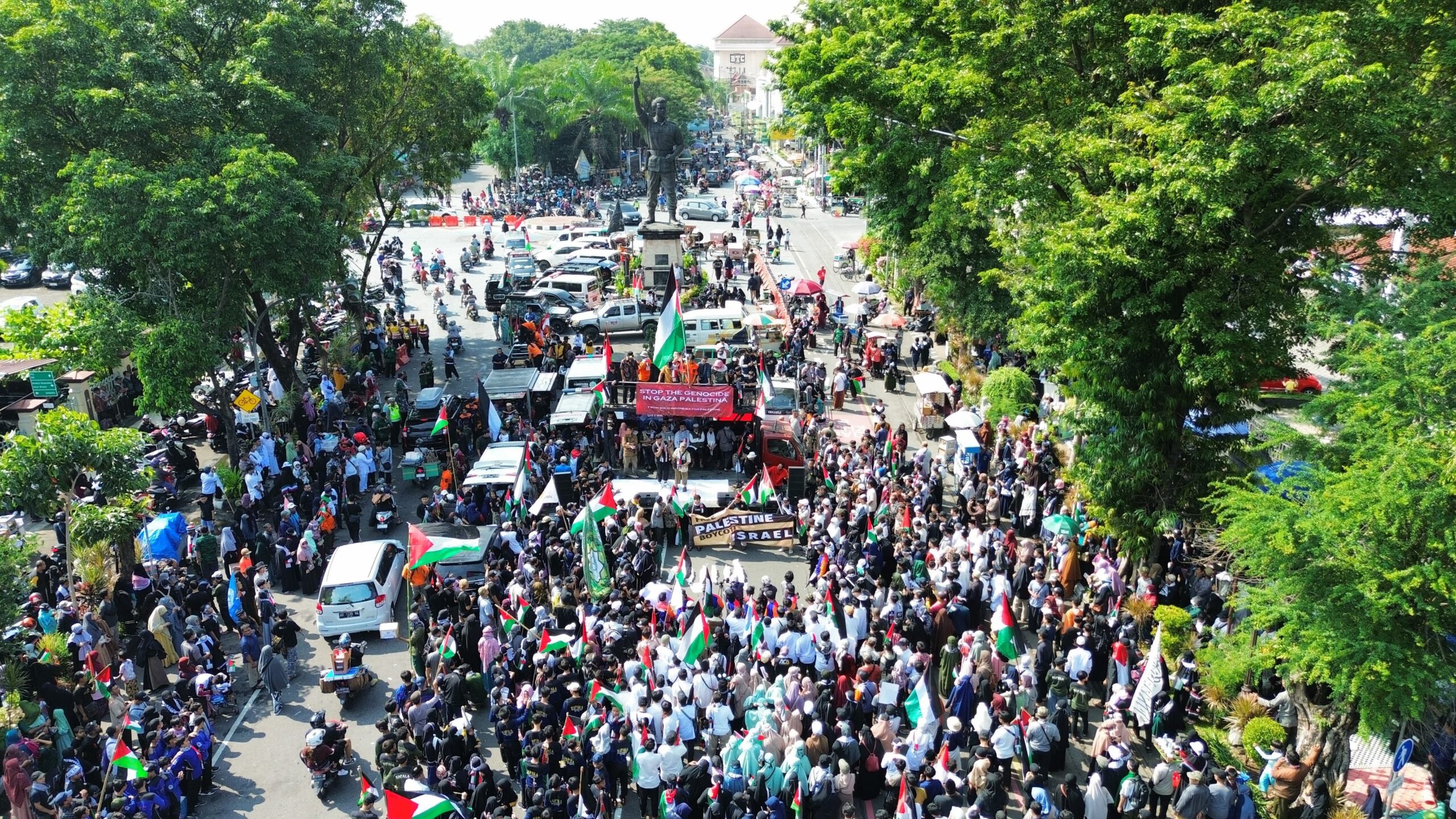 Ribuan Warga Solo Turun ke Jalan Serukan Penghentian Genosida di Gaza