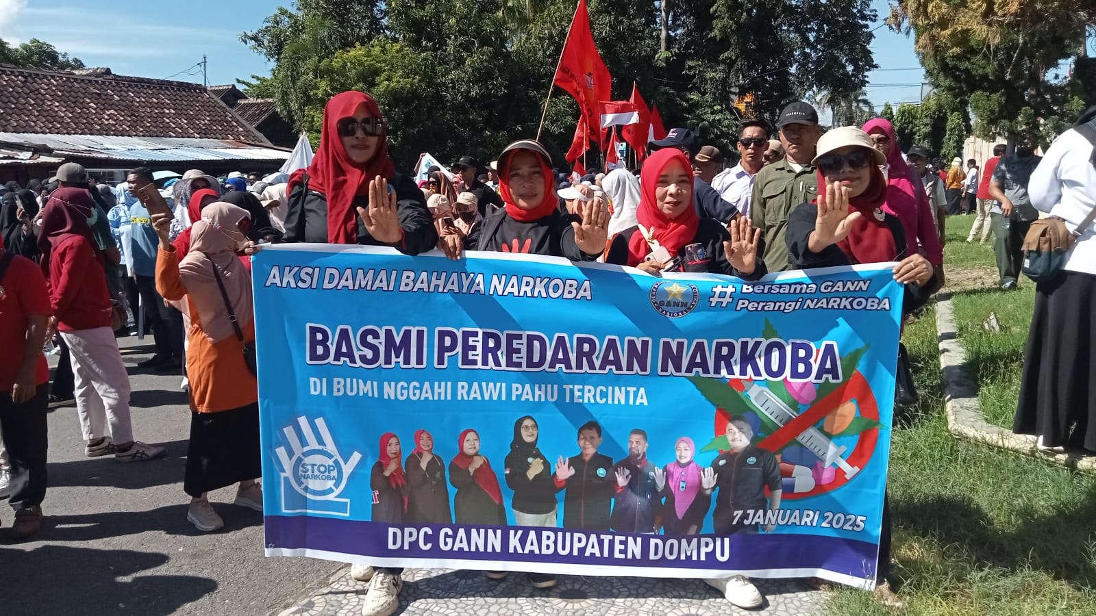 Diduga Libatkan Aparat, Ribuan Warga Gelar Demo Desak DPRD Dompu Bongkar Sindikat Narkoba