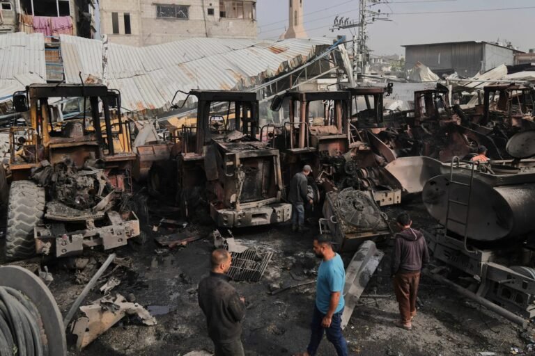 40 Alat Berat Dihancurkan Israel, Pertahanan Sipil Gaza Kesulitan Evakuasi Korban