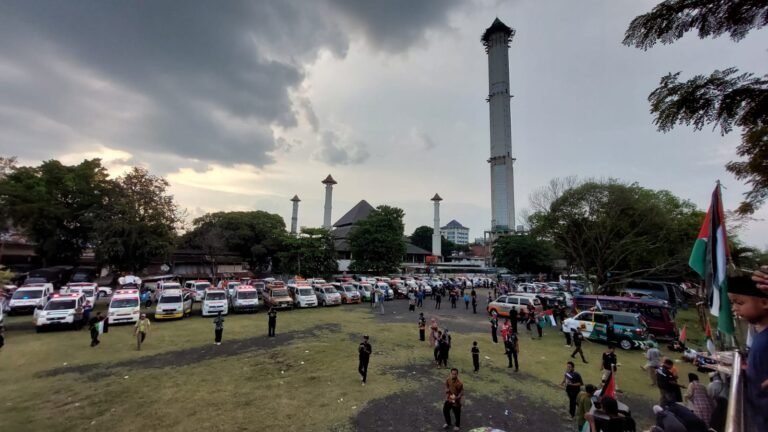 Dari Yogya ke Solo: Konvoi Ambulans Tegakkan Kemanusiaan untuk Palestina