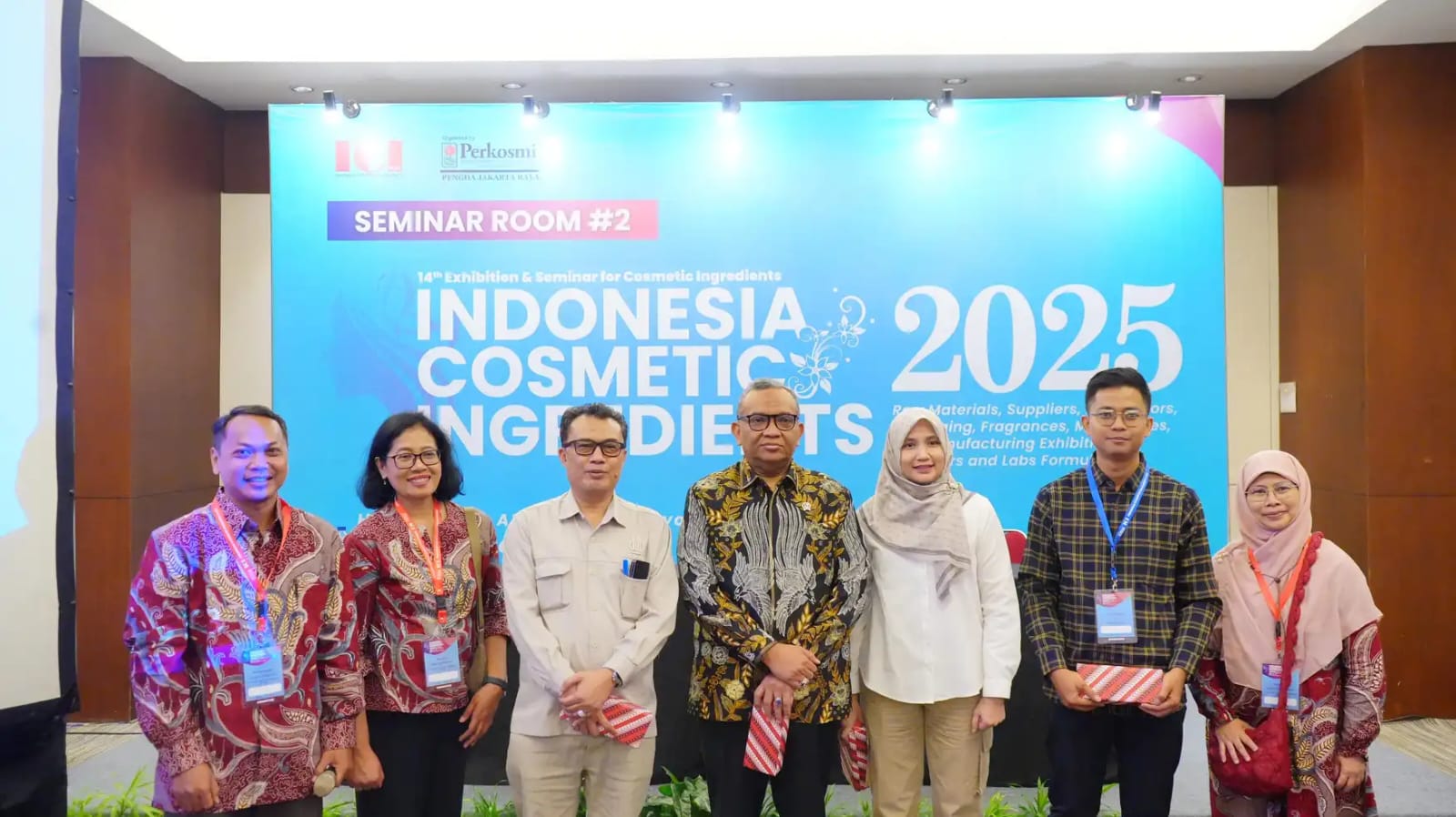 Mulai 2026 Kosmetik dan Obat-obatan Wajib Bersertifikat Halal