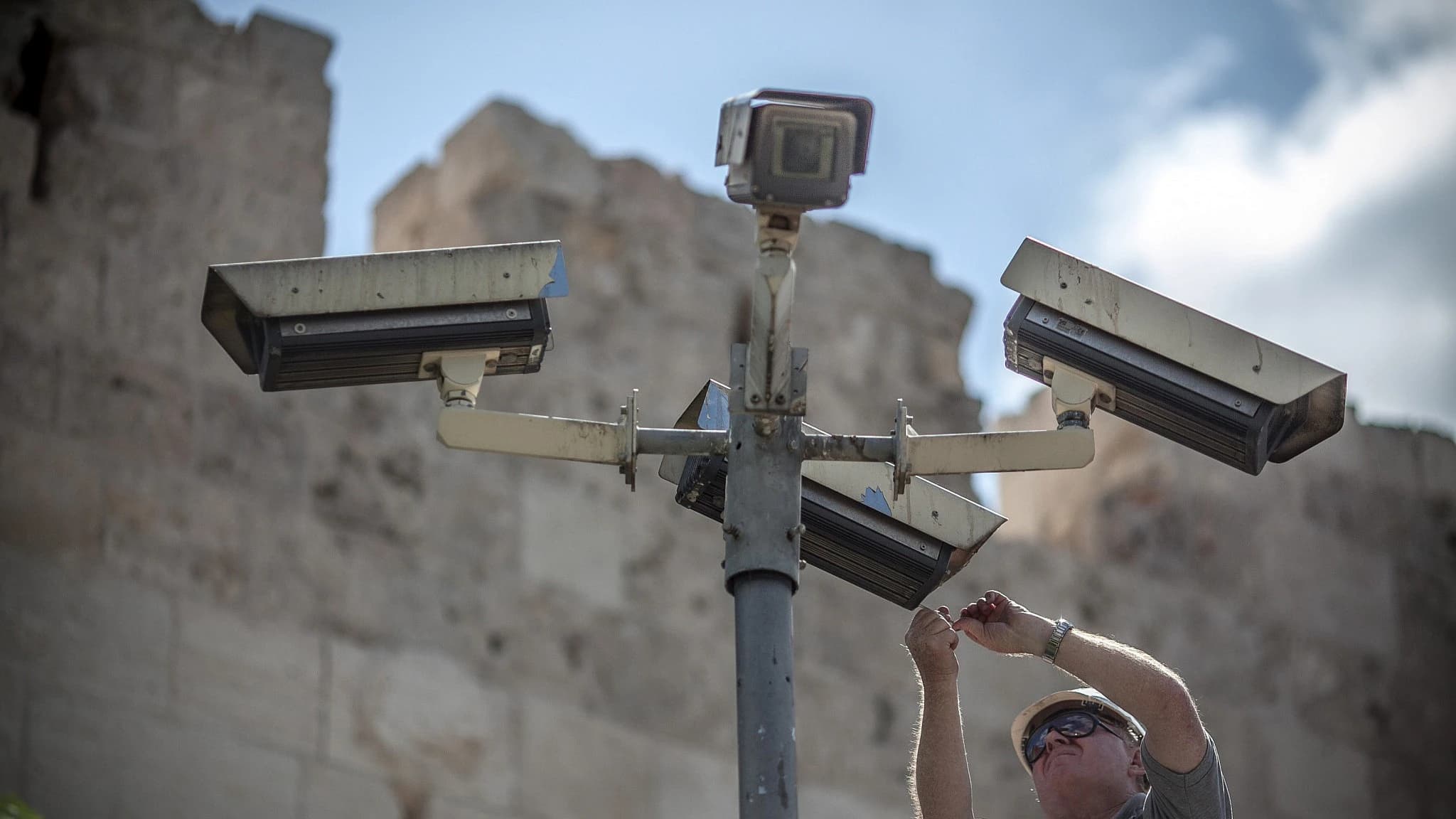 Iran Retas CCTV Warga Israel untuk Tingkatkan Akurasi Serangan Rudal