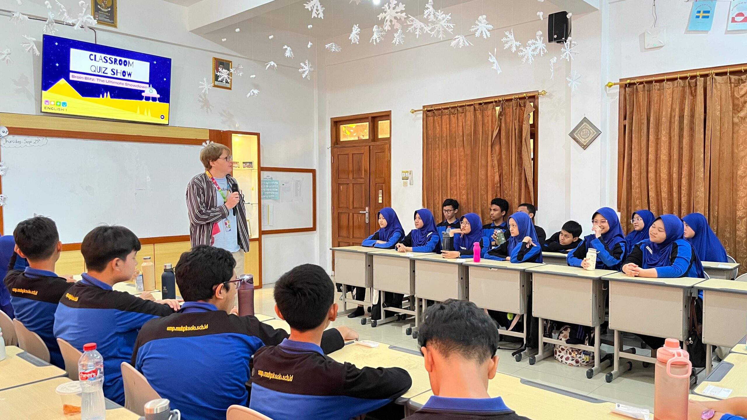 SMP Muhammadiyah PK Gelar One Day with Native, Siswa ICP Belajar Bahasa Inggris dengan Penutur Asli