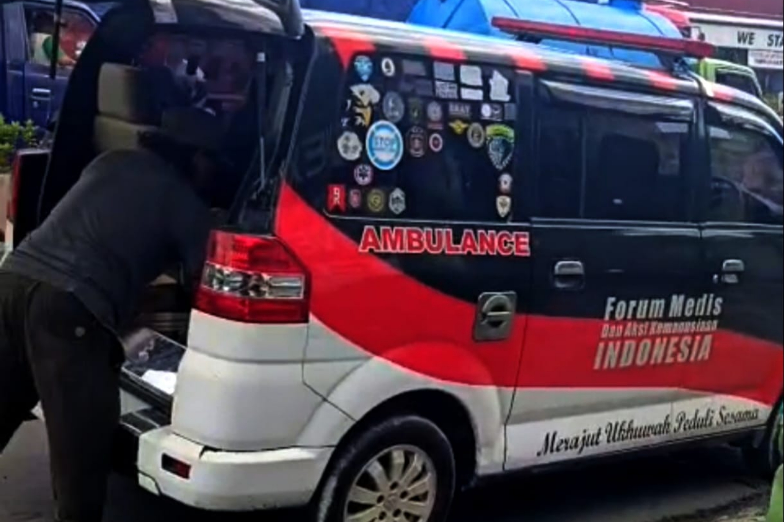 Forum Me-dan Bali Tunjukkan Kepedulian Tanpa Batas, Evakuasi Dua Korban Lakalantas