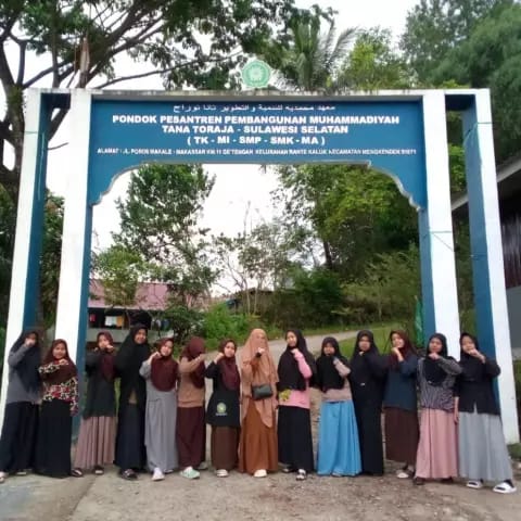 Merawat Cahaya di Tanah Minoritas, Kiprah Daiyah Aini Hafifah di Toraja