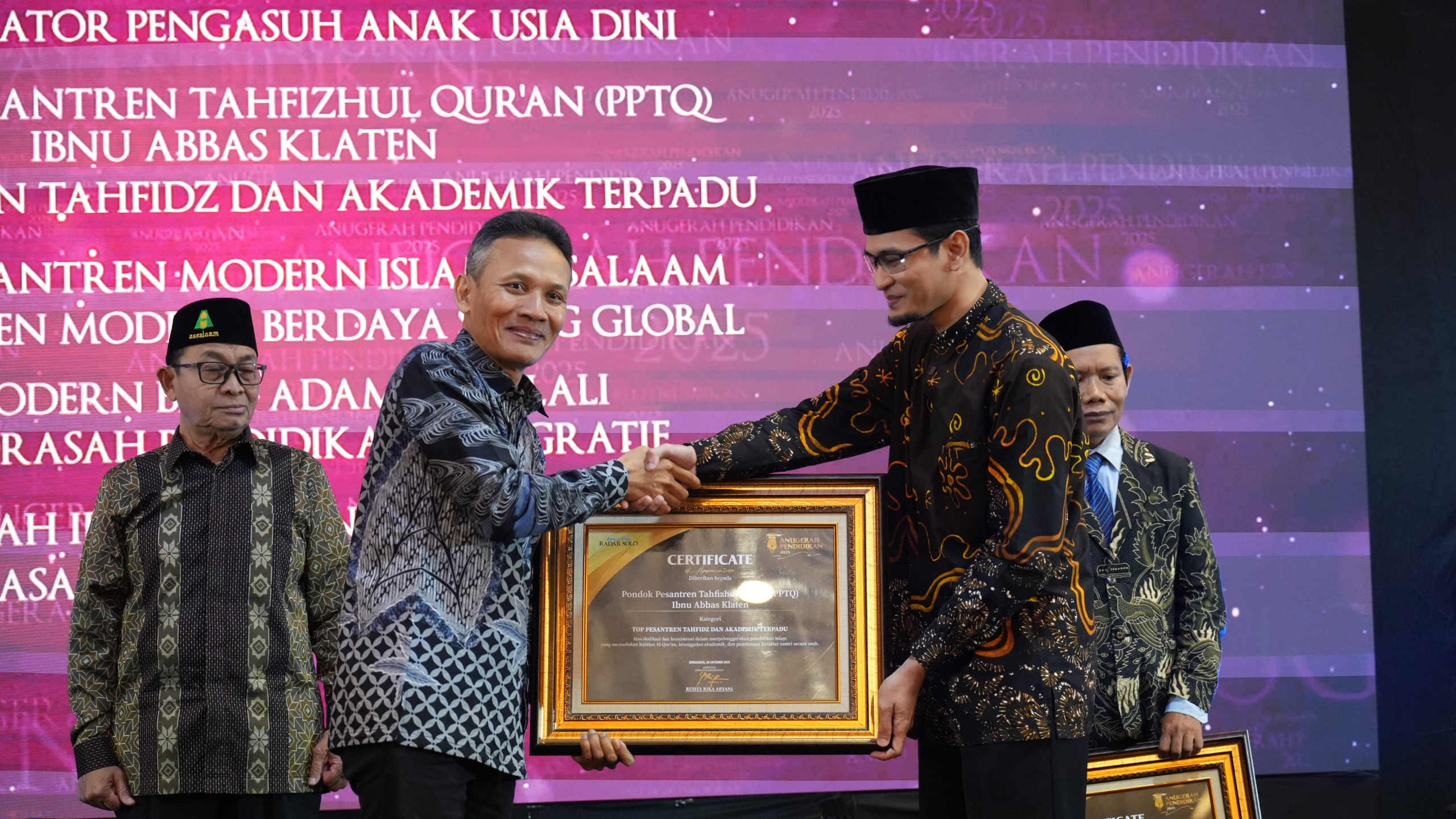 PPTQ Ibnu Abbas Klaten Raih Anugerah Pendidikan 2025 sebagai TOP Pesantren Tahfidz dan Akademik Terpadu