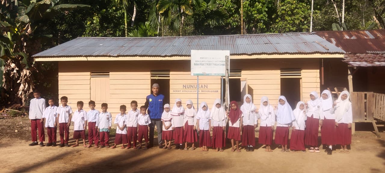 Lima Tahun Tanpa Pembinaan, Ustaz Awi Hadir di Pedalaman Tanpa Listrik dan Jaringan