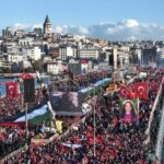 Setengah Juta Warga Turki Padati Jembatan Galata, Awali Tahun Baru dengan Aksi Akbar Bela Palestina