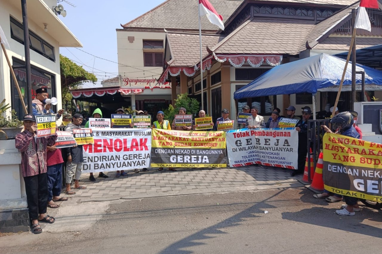Warga Banyuanyar Gelar Aksi Tolak Rencana Pembangunan Gereja, Desak Kelurahan Ambil Sikap