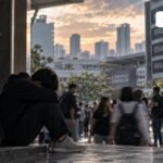 Ramai Namun Kesepian, Potret Kelam Generasi Di Sistem Kapitalisme Sekuler